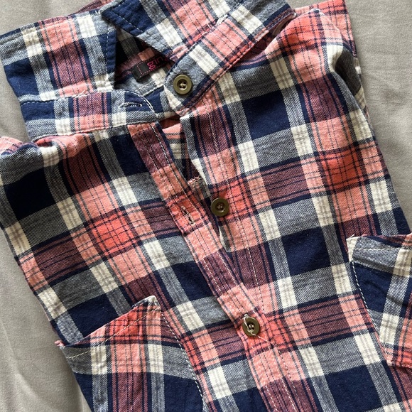 Cotton button down shirt in size small - Picture 4 of 6